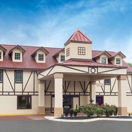 Baymont By Wyndham Helen Motel Bagian luar foto