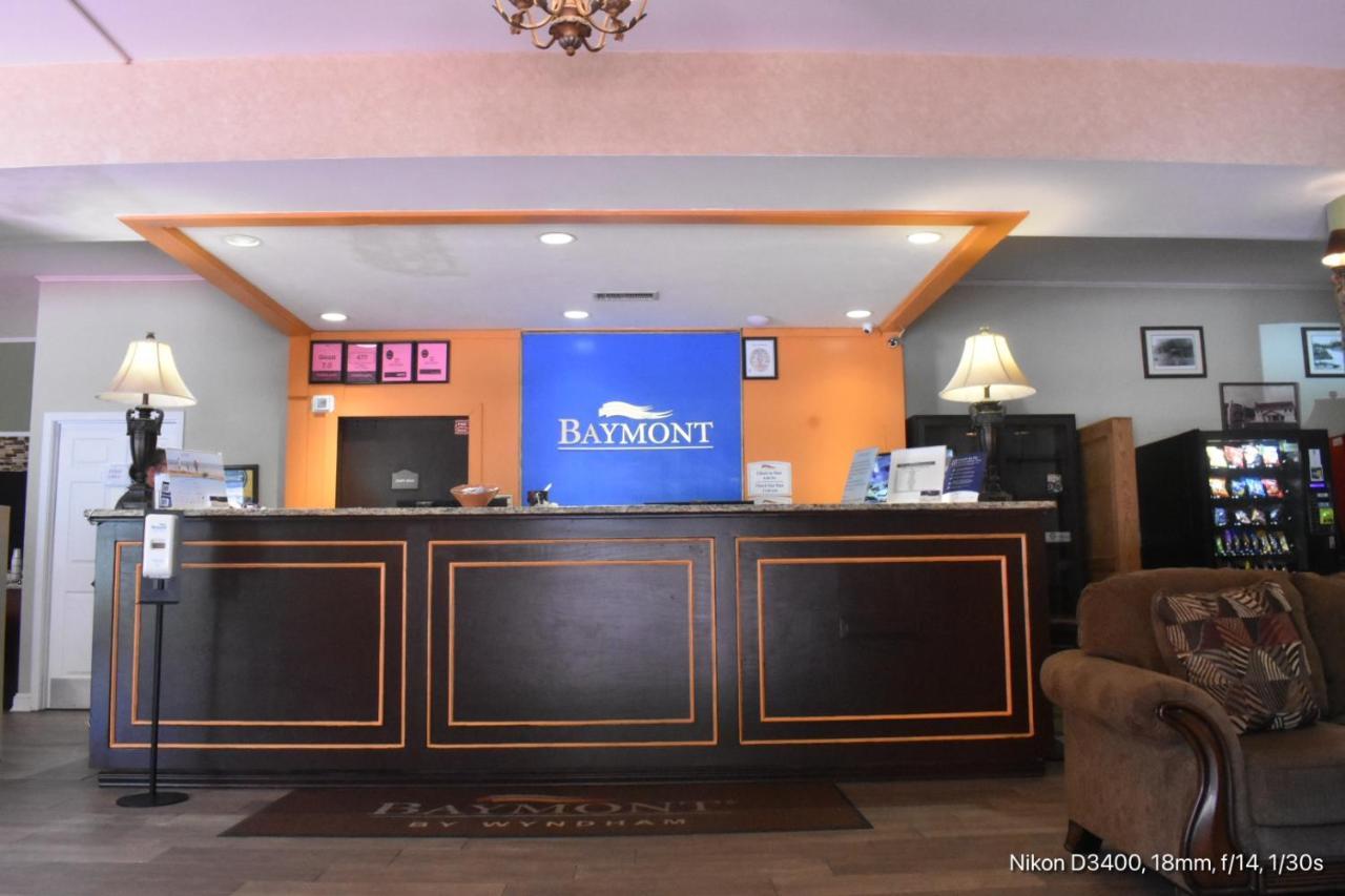 Baymont By Wyndham Helen Motel Bagian luar foto