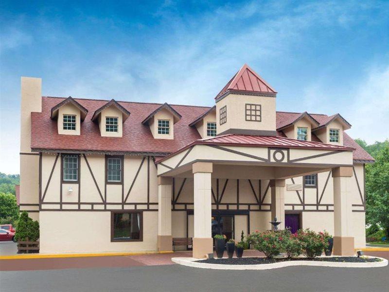 Baymont By Wyndham Helen Motel Bagian luar foto