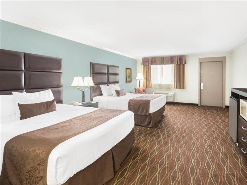 Baymont By Wyndham Helen Motel Bagian luar foto