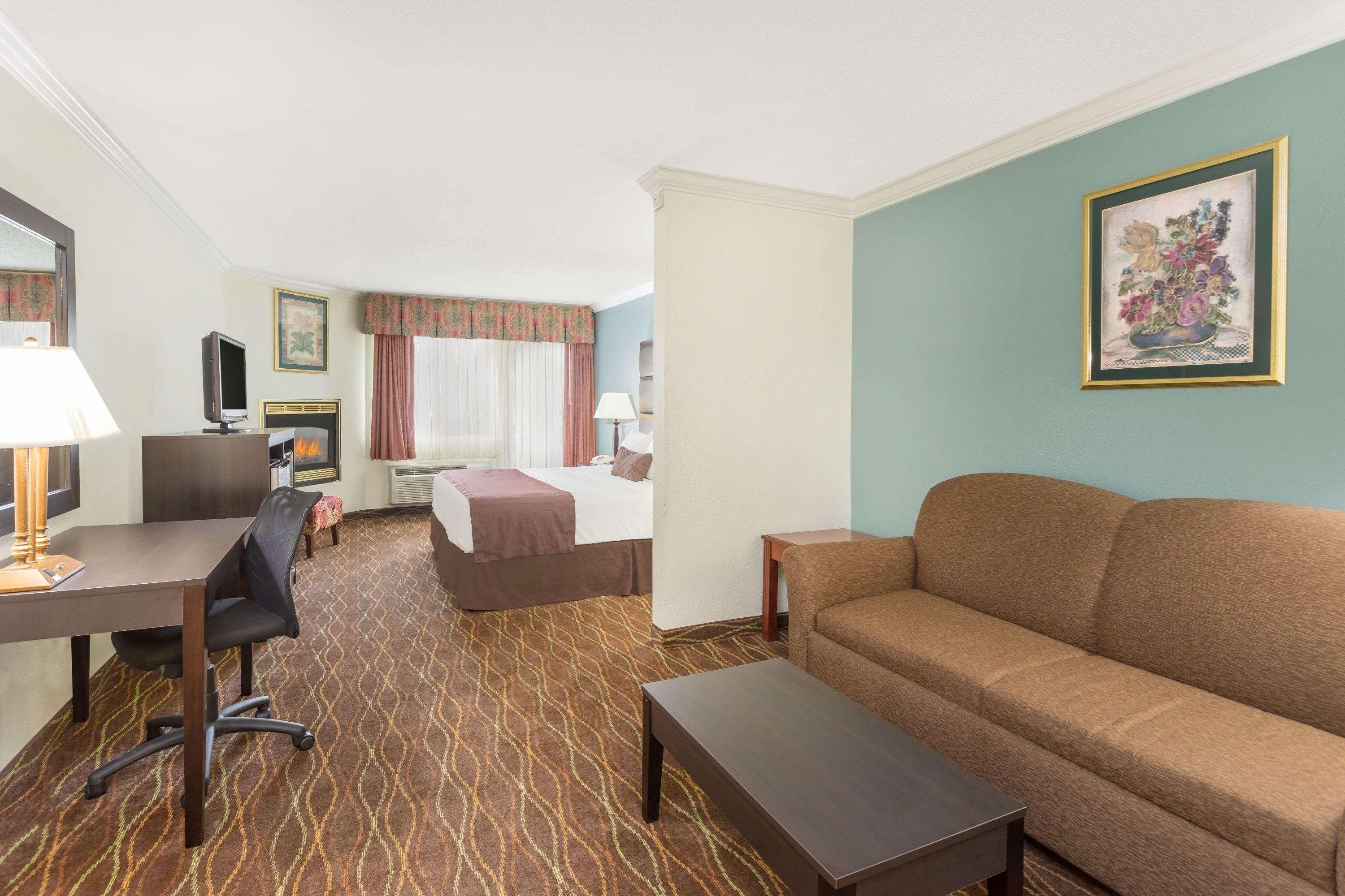 Baymont By Wyndham Helen Motel Bagian luar foto