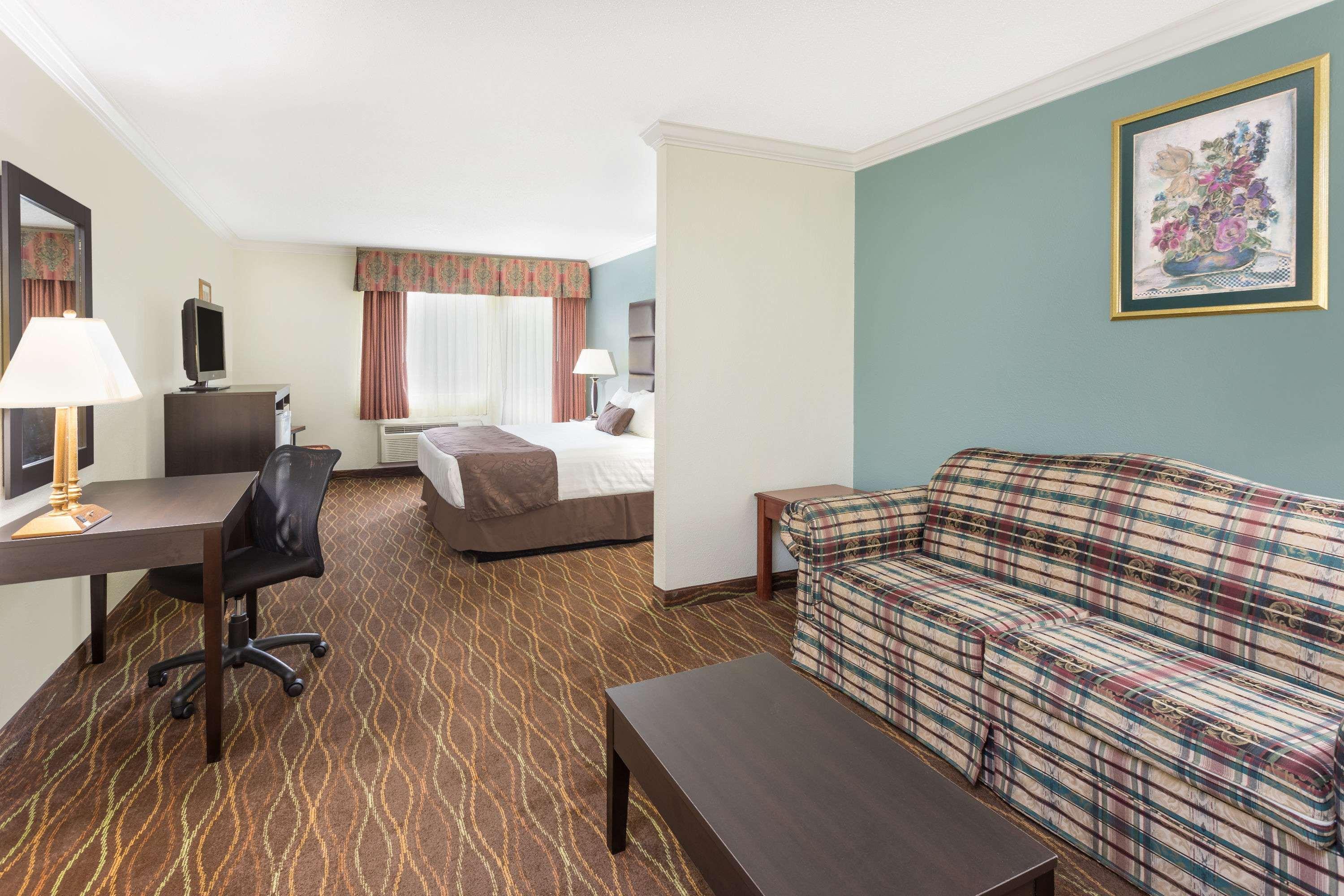 Baymont By Wyndham Helen Motel Bagian luar foto