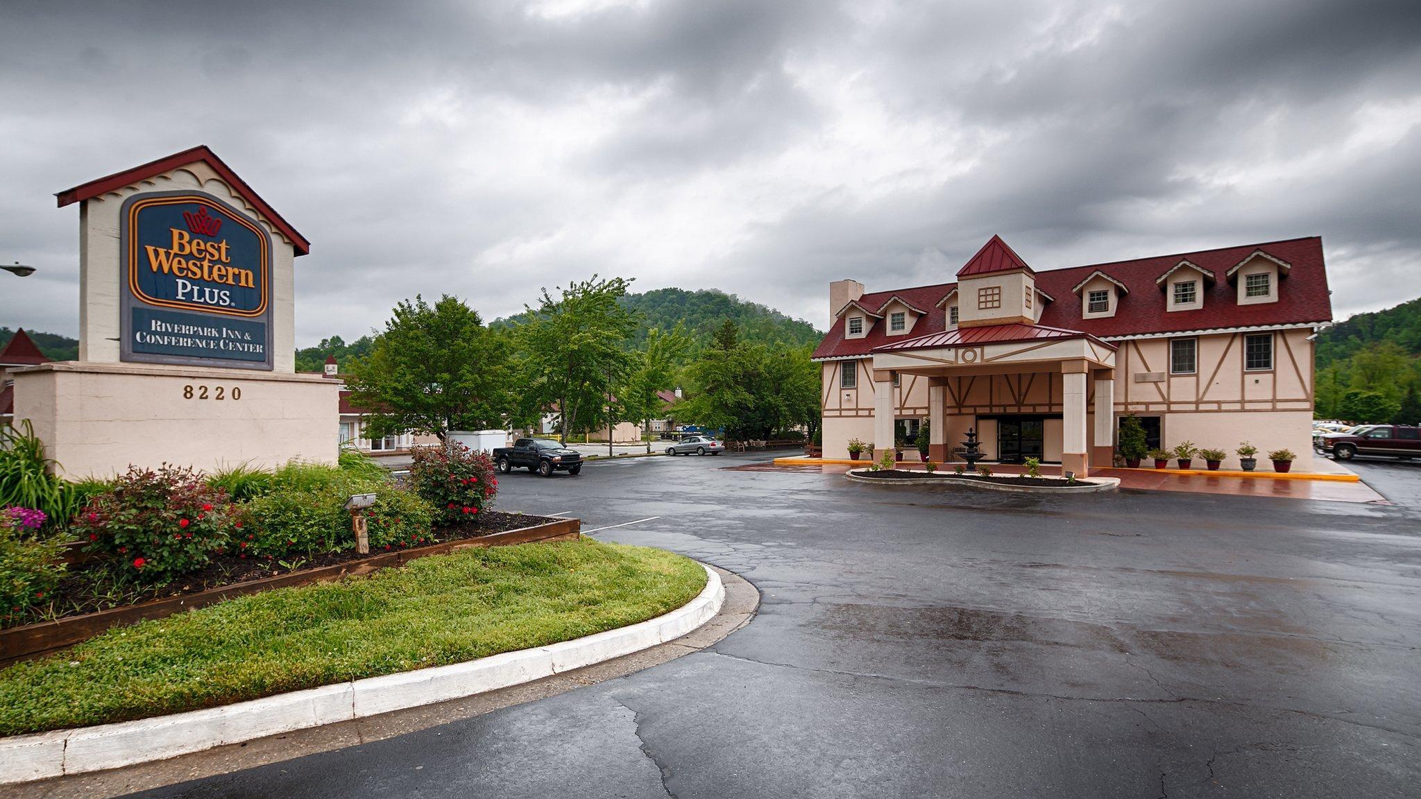 Baymont By Wyndham Helen Motel Bagian luar foto