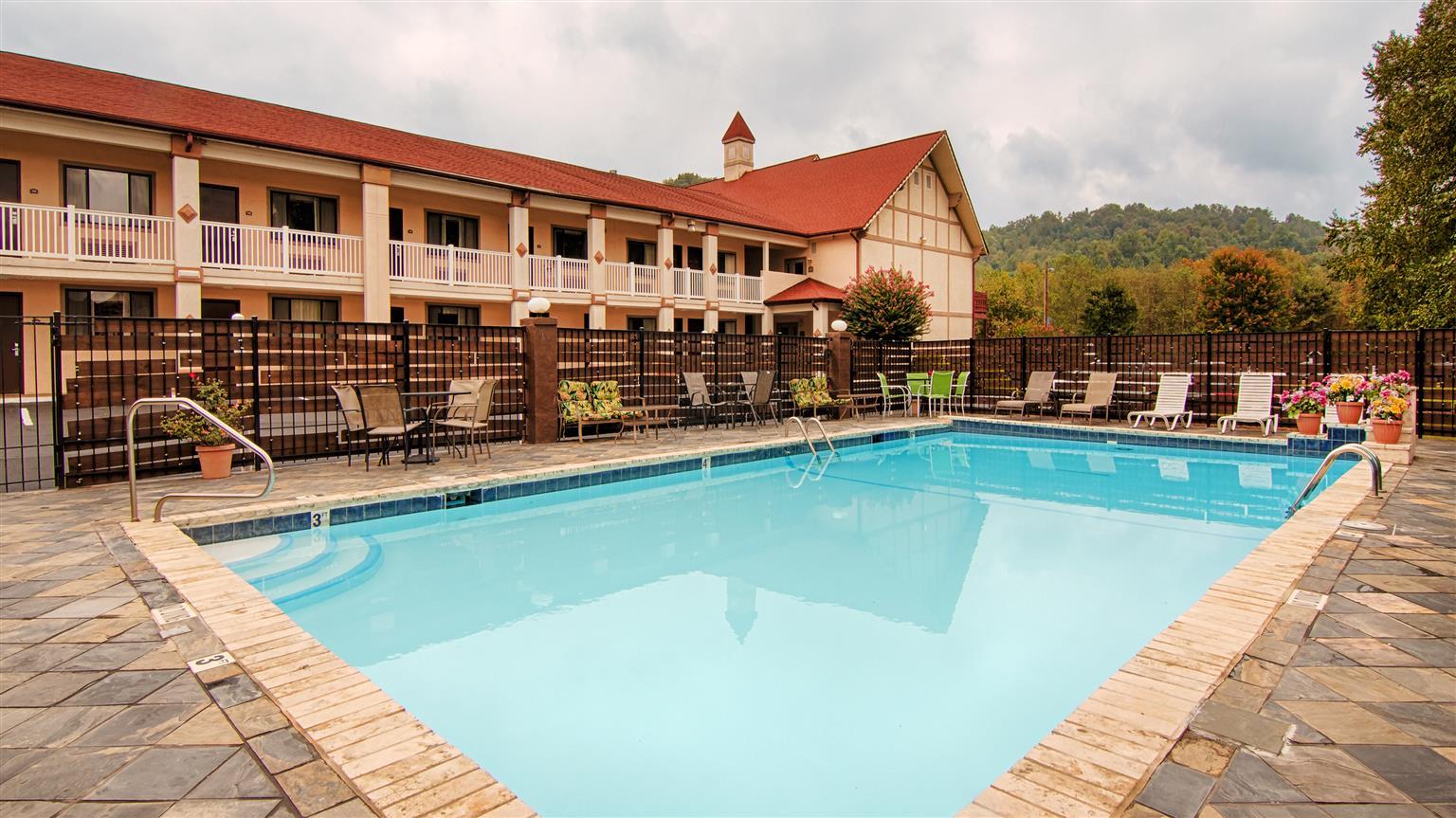 Baymont By Wyndham Helen Motel Bagian luar foto