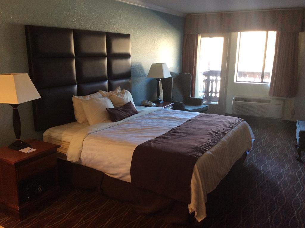 Baymont By Wyndham Helen Motel Bagian luar foto