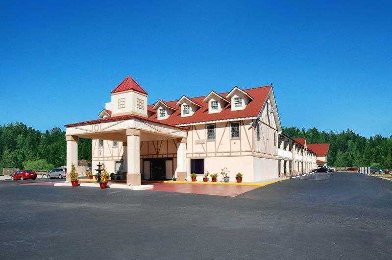 Baymont By Wyndham Helen Motel Bagian luar foto
