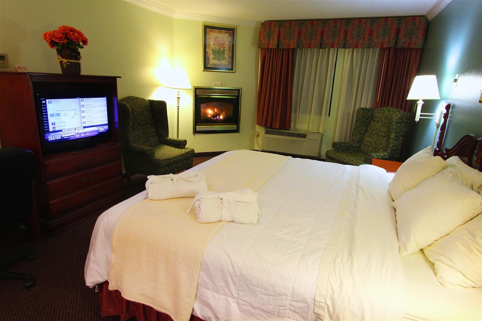 Baymont By Wyndham Helen Motel Bagian luar foto