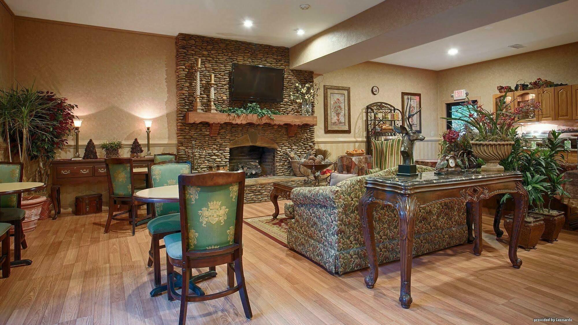 Baymont By Wyndham Helen Motel Bagian luar foto