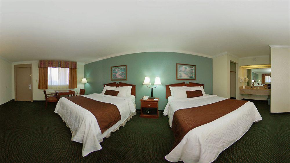 Baymont By Wyndham Helen Motel Bagian luar foto