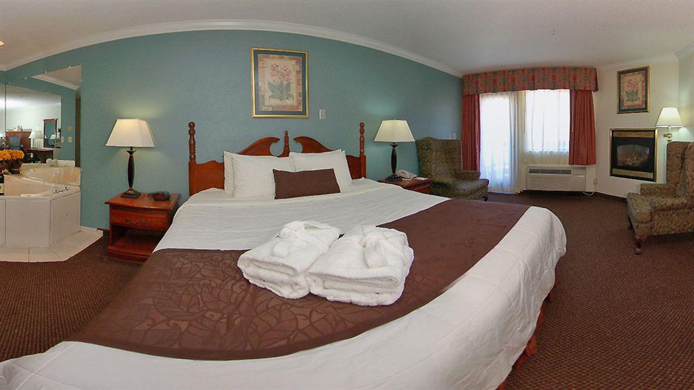 Baymont By Wyndham Helen Motel Bagian luar foto
