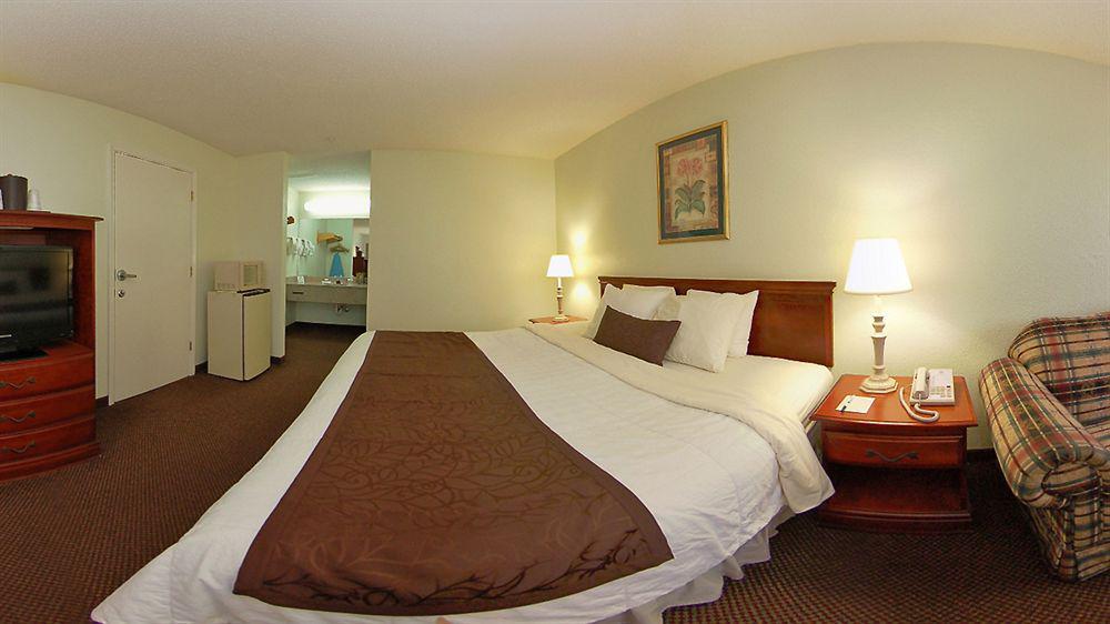 Baymont By Wyndham Helen Motel Bagian luar foto